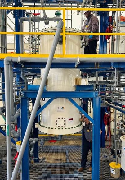 Commercial-scale DLE column